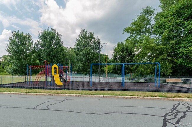 Building Photo - 2312 Whispering Hills Dr