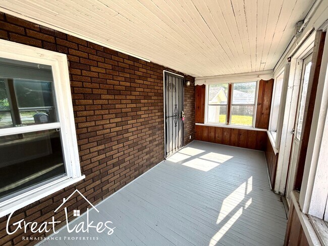 Building Photo - Charming 2 Bedroom 1 Bathroom now availabl...
