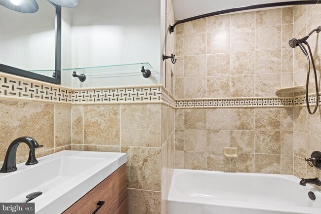 Building Photo - 6187 Green Hollow Ct