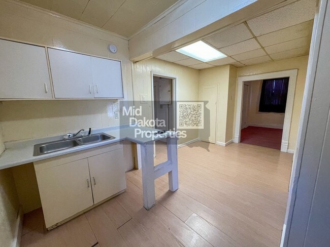 Building Photo - 112 N Rowley St