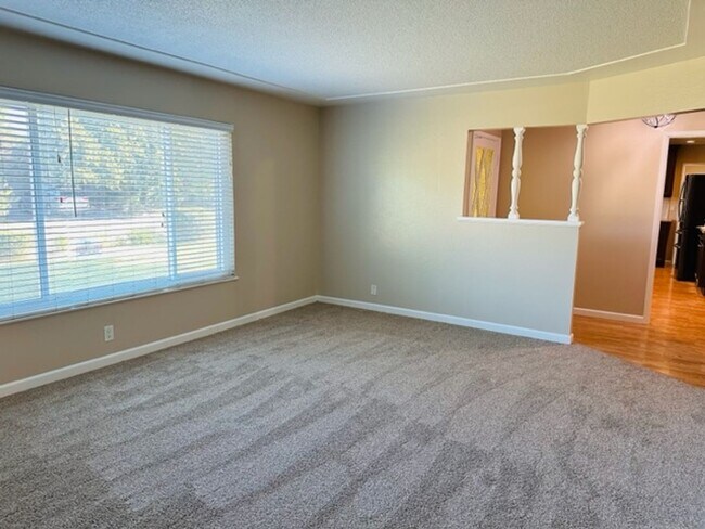 Building Photo - $2,300 First & Bullard, 3 Bedroom - E. Bro...