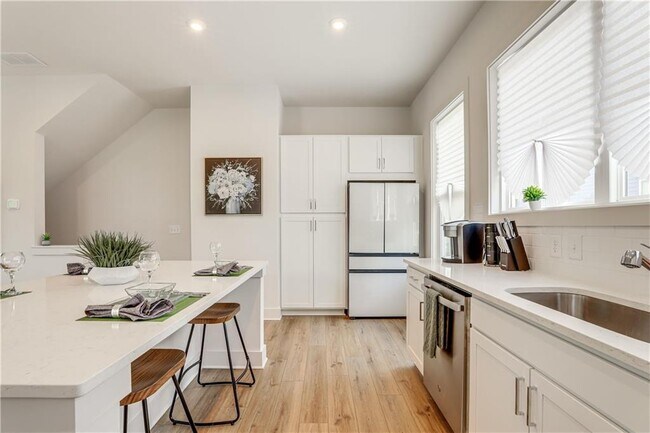 Building Photo - 1390 Cozy Cir SE
