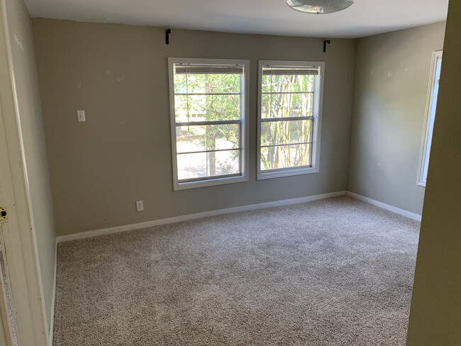 living room - 6308 Greenbriar Dr