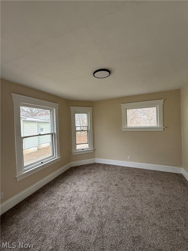 Building Photo - 2213 17th St NE