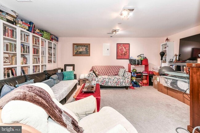 Building Photo - 261 Gundry Dr