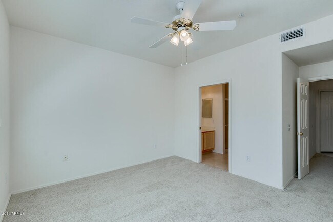 Building Photo - 15225 N 100th St