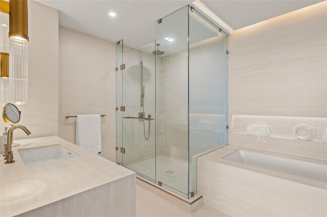 Building Photo - 900 N Ocean Blvd