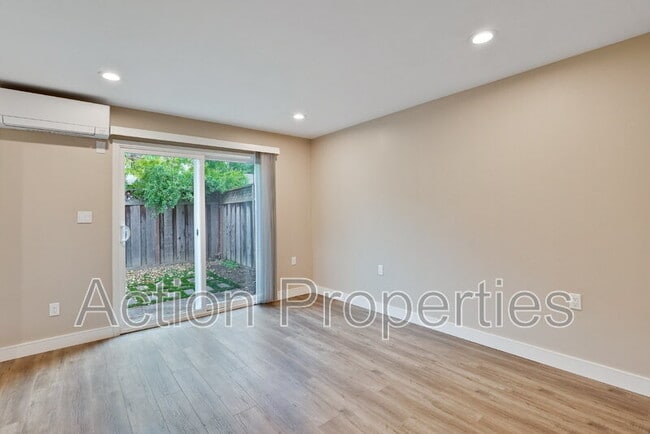 Building Photo - 681 S 13th St