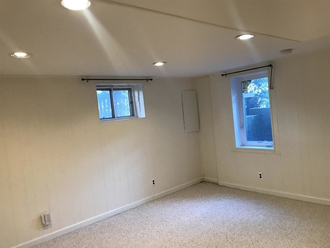 Building Photo - 2604 N Winchester St