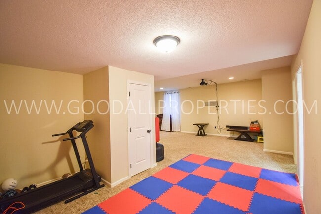 Building Photo - 5 Bedroom Home with Fenced Yard, and 3 Car Garage in Waukee