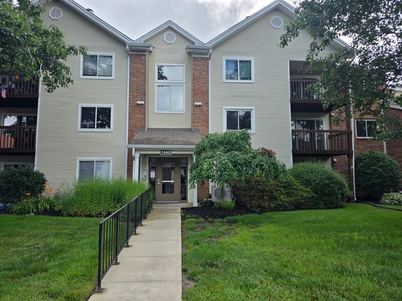 Building Photo - 1440 Hollow Run