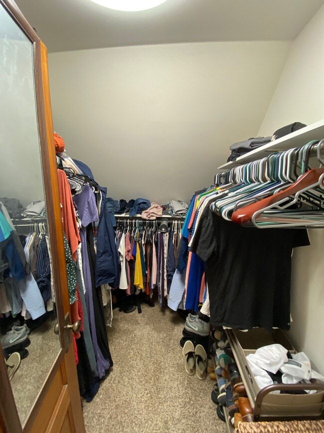 Building Photo - 2104 E Mifflin St