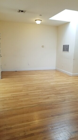 Building Photo - 514 25th St