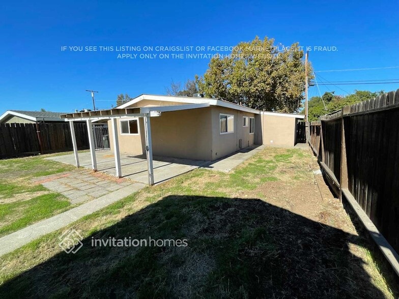 Building Photo - 32 Bryan Ave