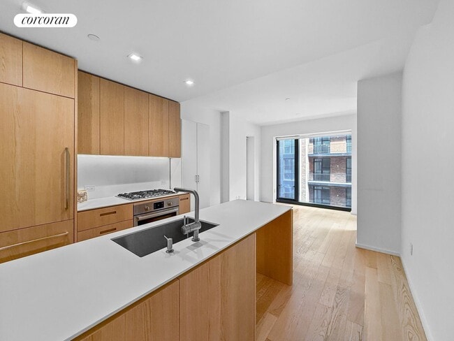 Building Photo - 98 Front St