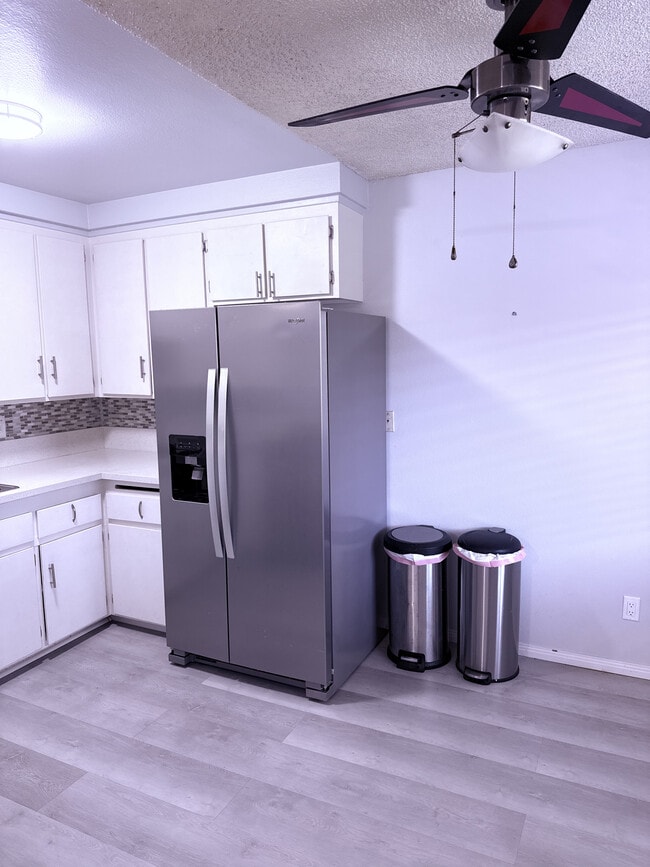 Kitchen - 4700 Clair del Ave