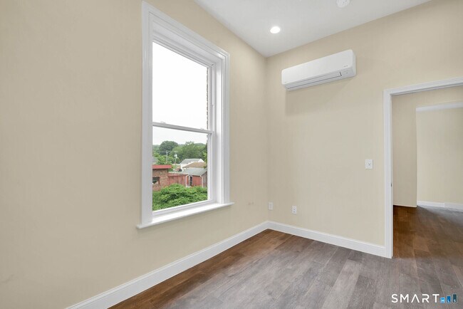 Building Photo - 120 E Main St