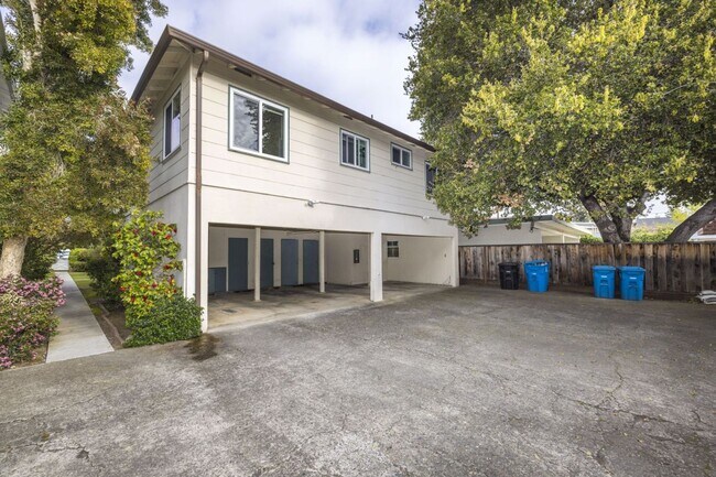 Building Photo - 691 Roble Ave