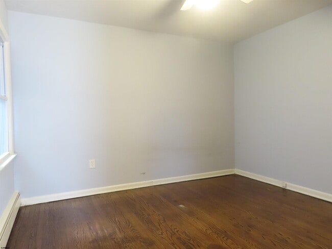 Building Photo - 139 N Dorset Ave