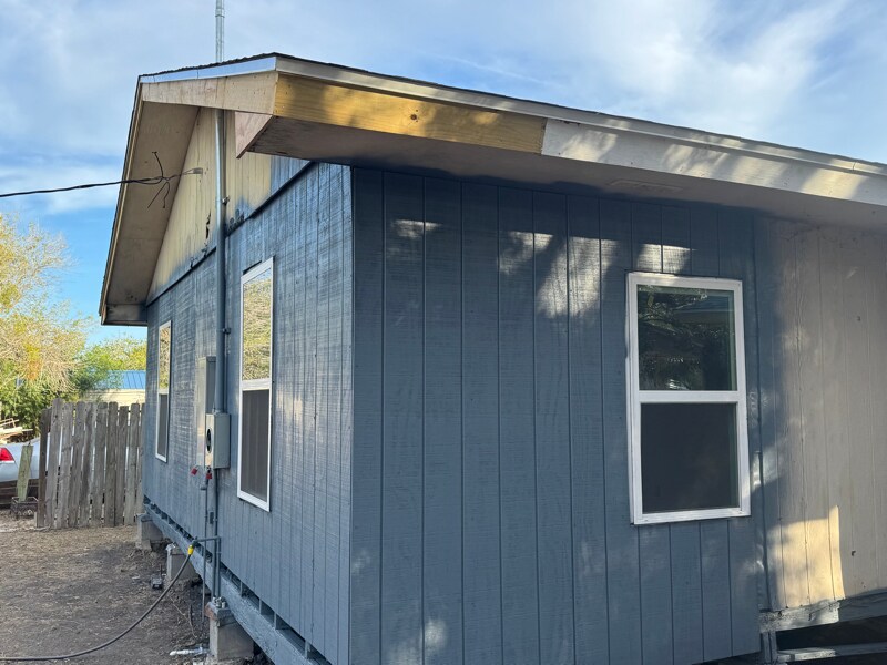 Building Photo - 811 E Ave D