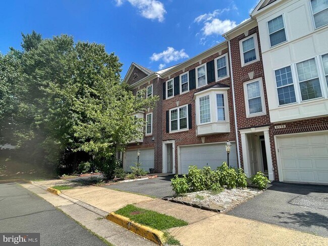Building Photo - 6173 Derring St