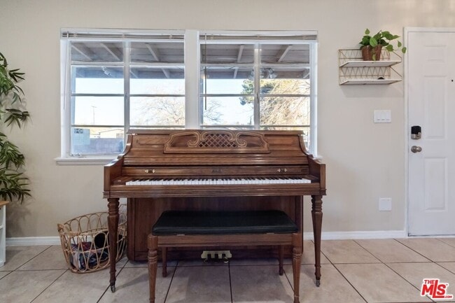 Building Photo - 38457 Sumac Ave