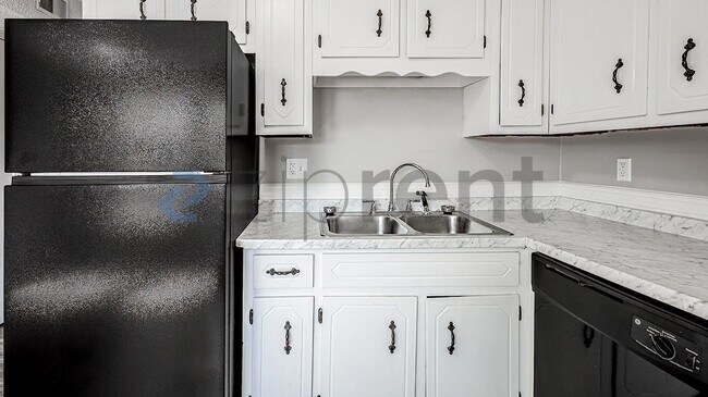 Building Photo - 815 Golf View Pl