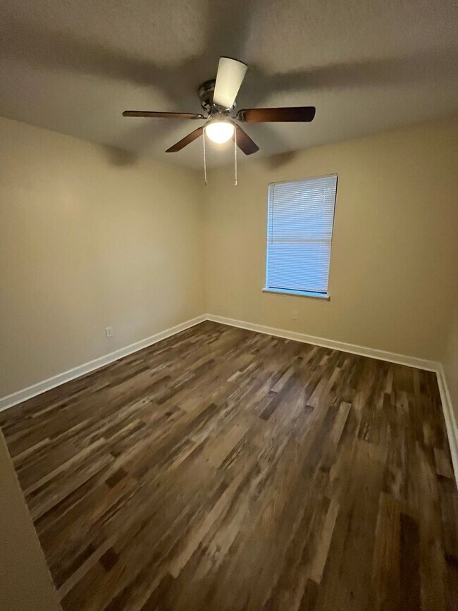 Building Photo - Lots of updates!