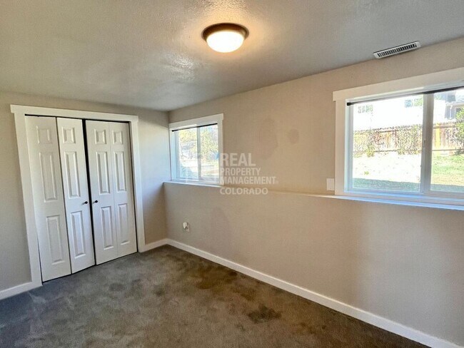 Building Photo - 7402 Treasure Trail Cir