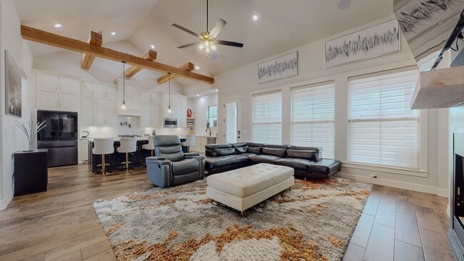 Building Photo - 112 Pindo Palm Dr