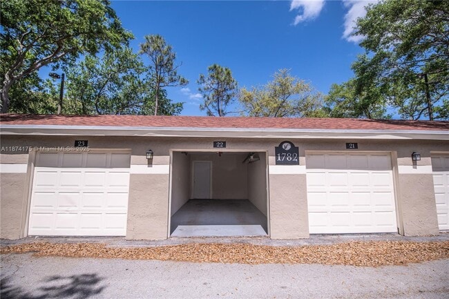 Building Photo - 1760 Palm Cove Blvd