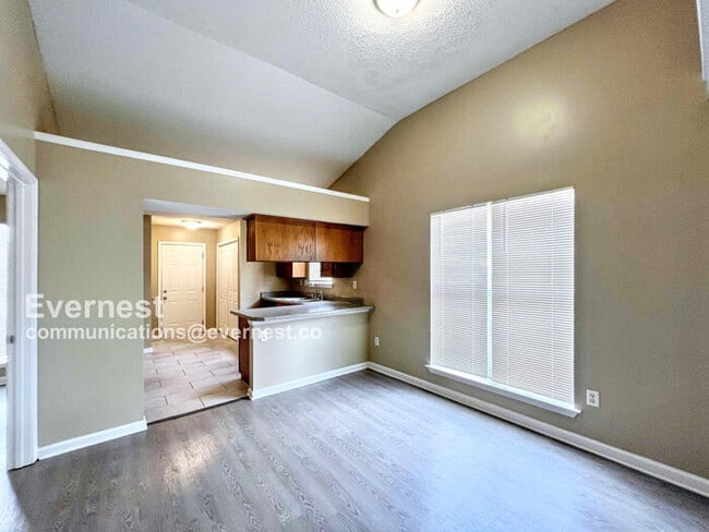 Building Photo - 5573 Kaitlyn Dr W