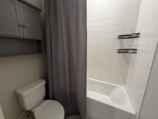 Building Photo - 882 Asterfield Ln