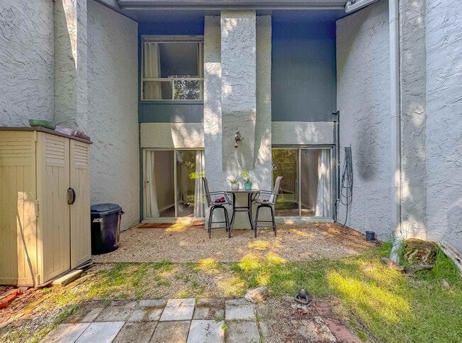 Building Photo - 2949 N Shamrock St