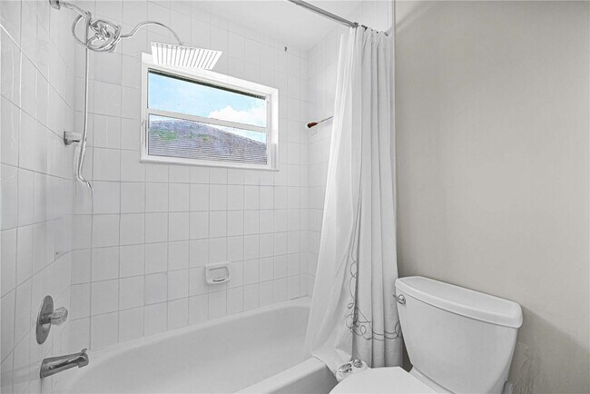 Building Photo - Southwest 111th Terrace, Miami, FL 33176 - 5 BR 3.5 BA single-family home