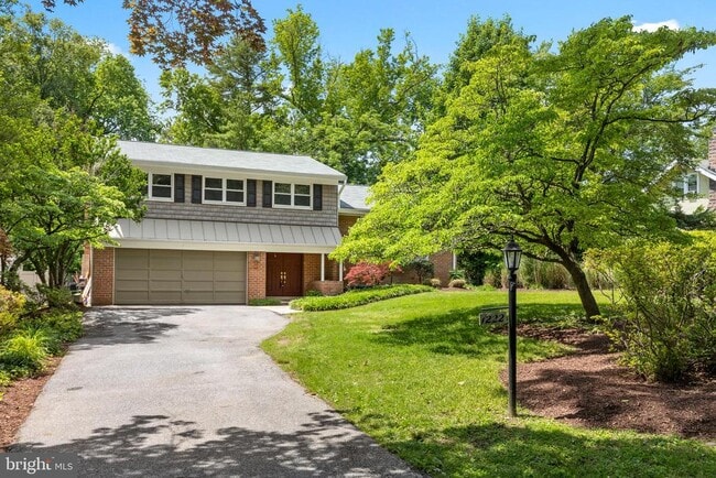Building Photo - 1222 Noyes Dr