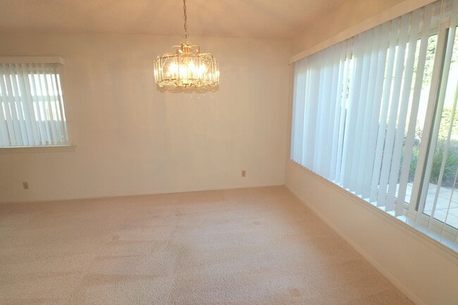 Building Photo - 3/2 house in North Clairemont! 2 car garag...