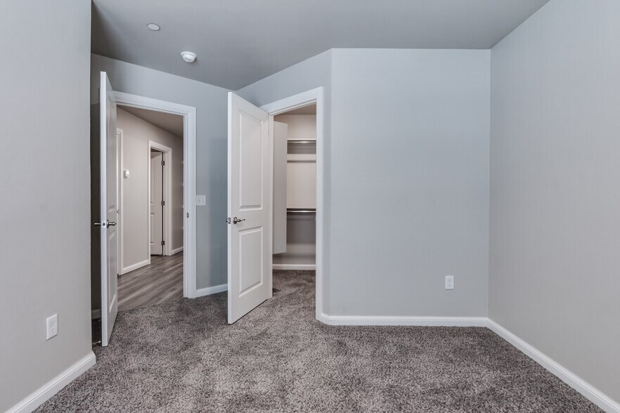Building Photo - 2641 Cedar Tree Rd