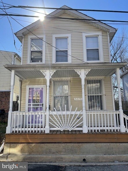 Building Photo - 5325 Gay St NE