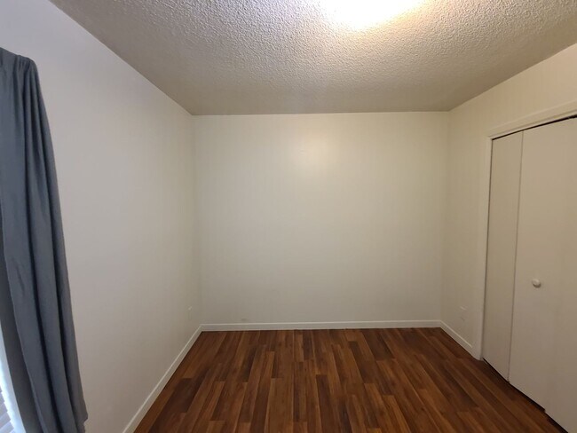 Building Photo - 2 Bedroom 1 Bath in Milton Available for Rent!
