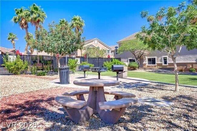 Building Photo - Gated Community with the perfect mix of style, location, and amenities!