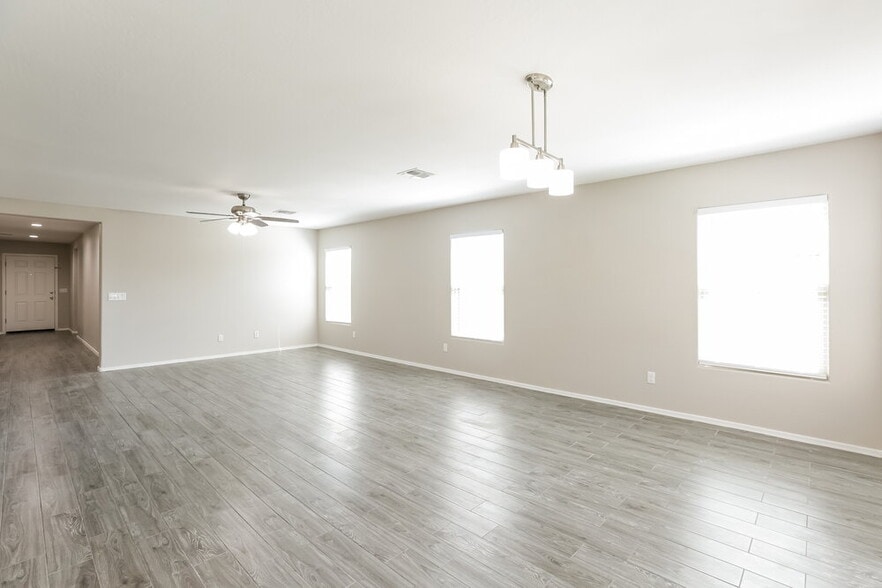 Building Photo - 17211 W Gibson Ln