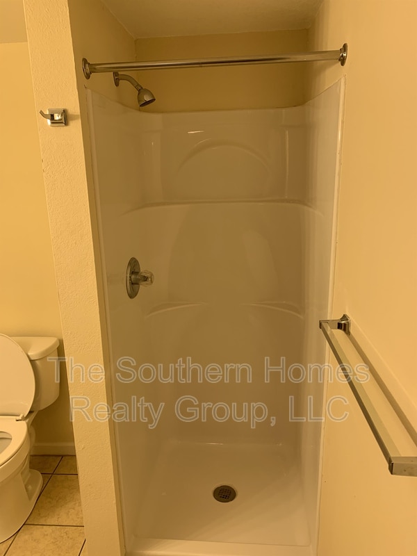 Building Photo - 201 Main St