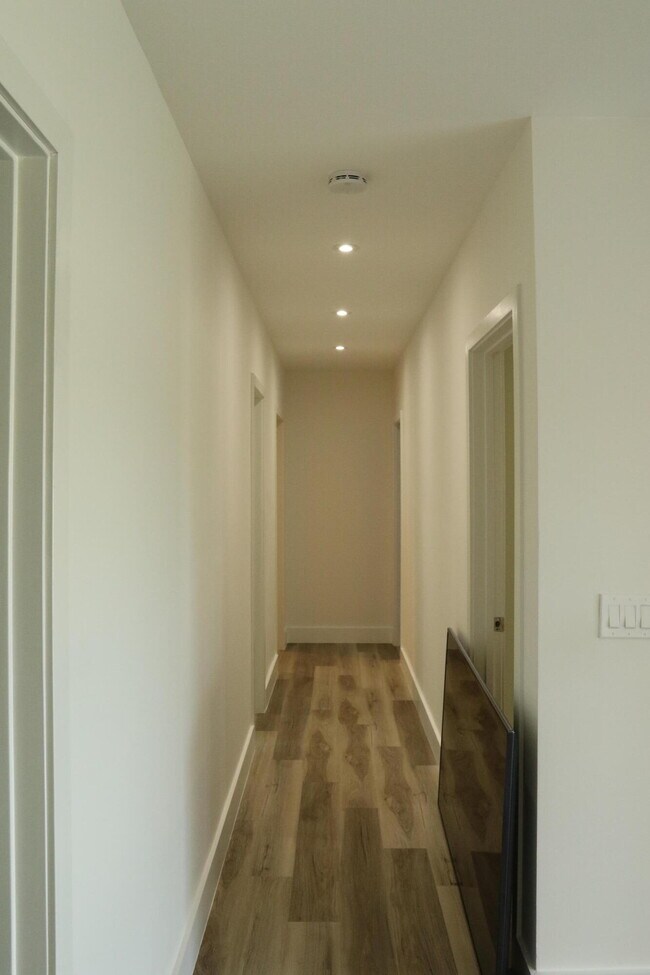 Building Photo - 11311 Pond View Dr