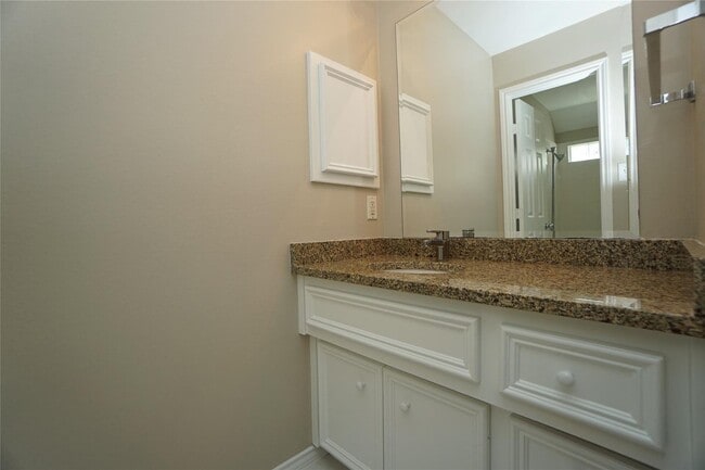 Building Photo - Location, Location! A Must-See Midtown Gem!