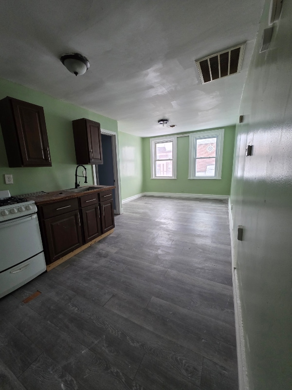 Building Photo - 5 West St