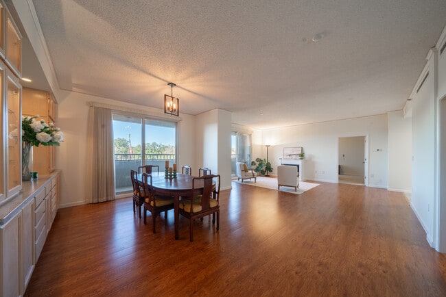 Building Photo - 1 Towers Park Ln