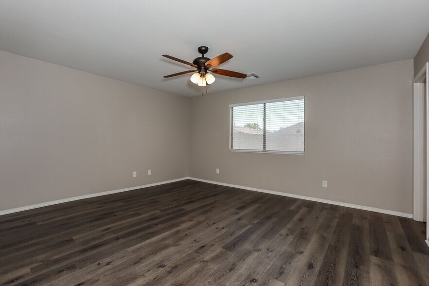 Building Photo - 1101 E Desert Rose Trail