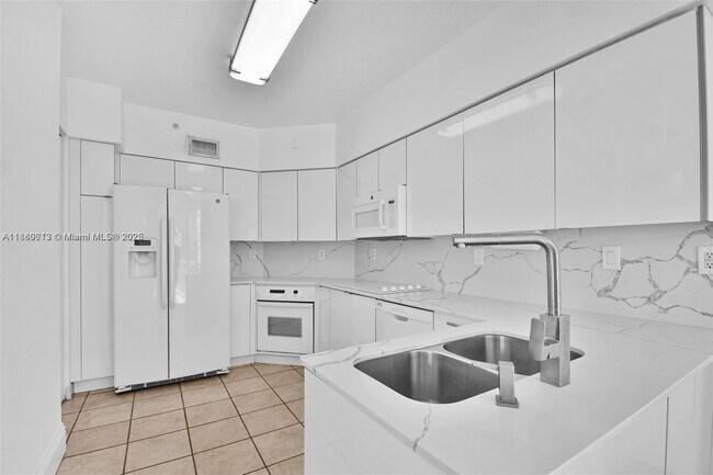 Building Photo - 3370 Hidden Bay Dr