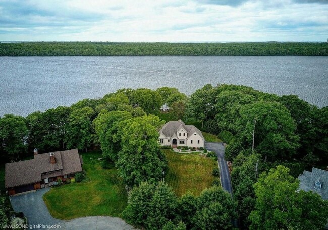 Building Photo - 67 Lake Side Dr